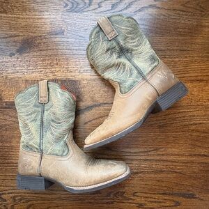 Ariat Kids Two-Tone Tan and Green Western Boots firecatcher size 4